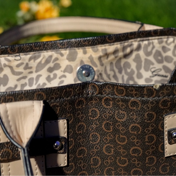 Guess Bag - Picture 2 of 5